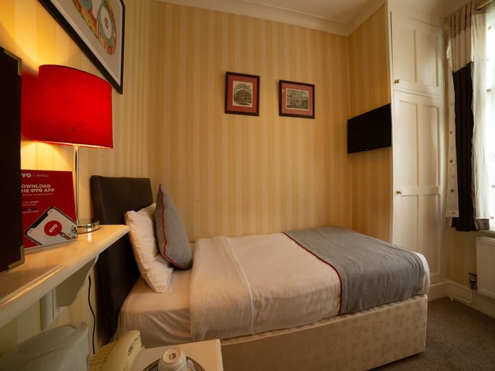 Oyo Fines Bayliwick Hotel