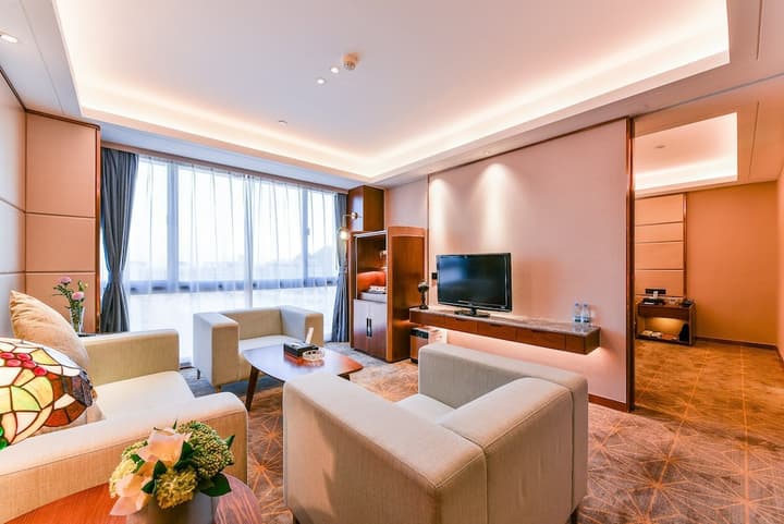 Guilin Plaza