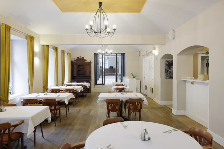 Three Crowns Hotel