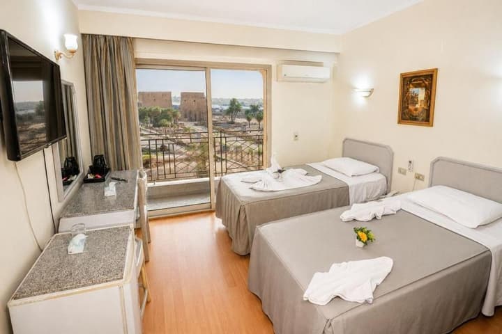 Emilio Hotel Luxor