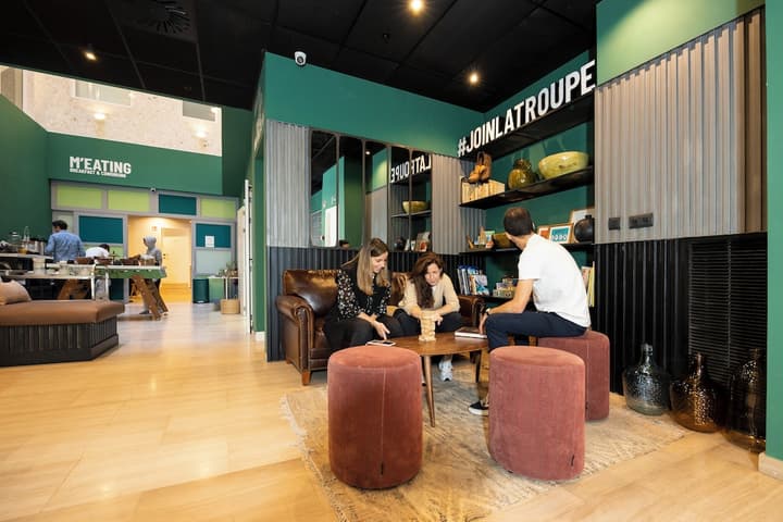 LATROUPE Grand Place Hostel