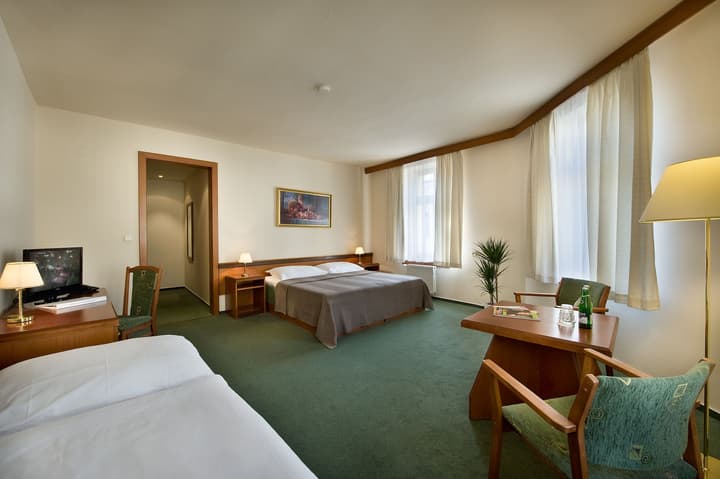 Three Crowns Hotel
