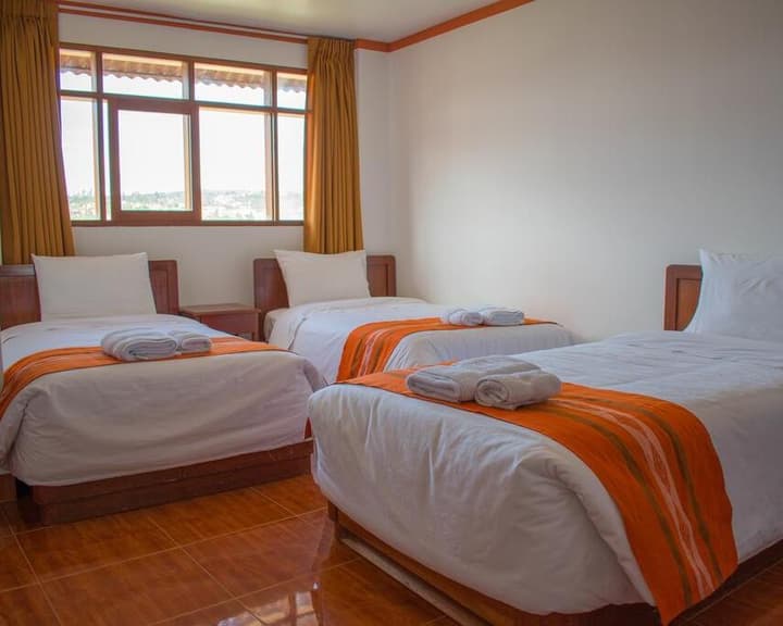 Hotel Explorer Deluxe