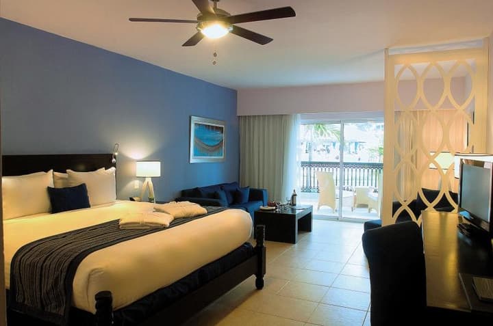 Ocean Blue & Sand Hotel by H10 Hotels