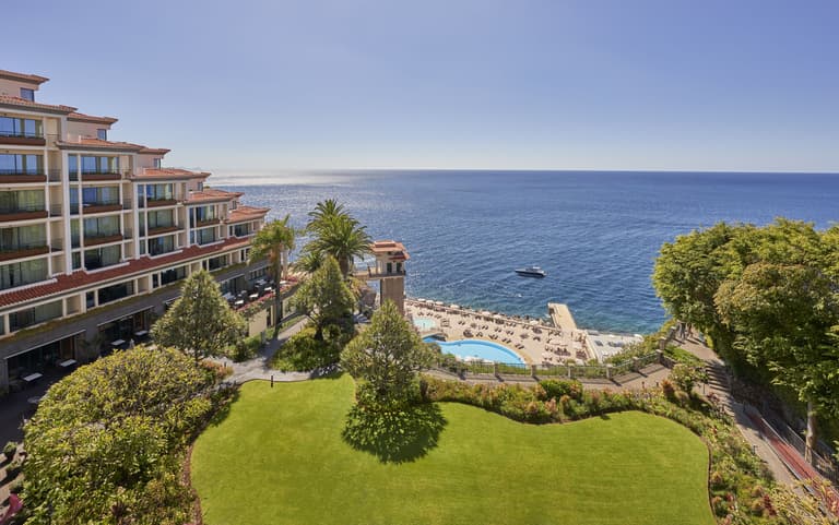 The Cliff Bay, by PortoBay