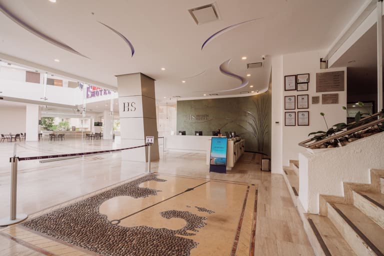 HS HOTSSON Hotel Acapulco
