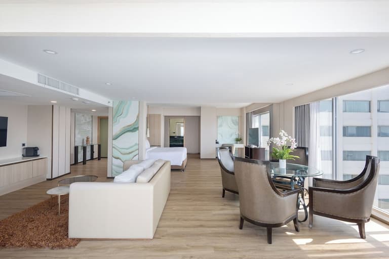 Ramada Plaza by Wyndham Bangkok Menam Riverside