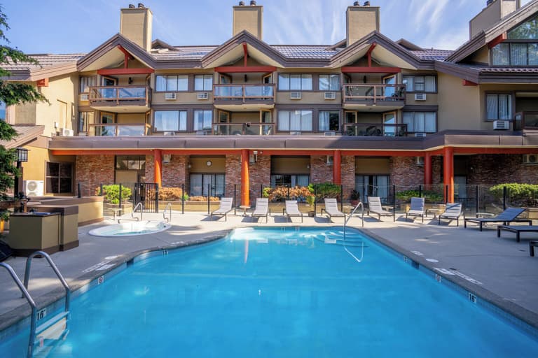 Whistler Village Inn And Suites