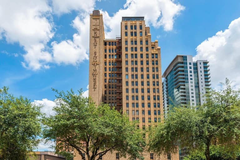 Cambria Hotel Houston Downtown Convention Center