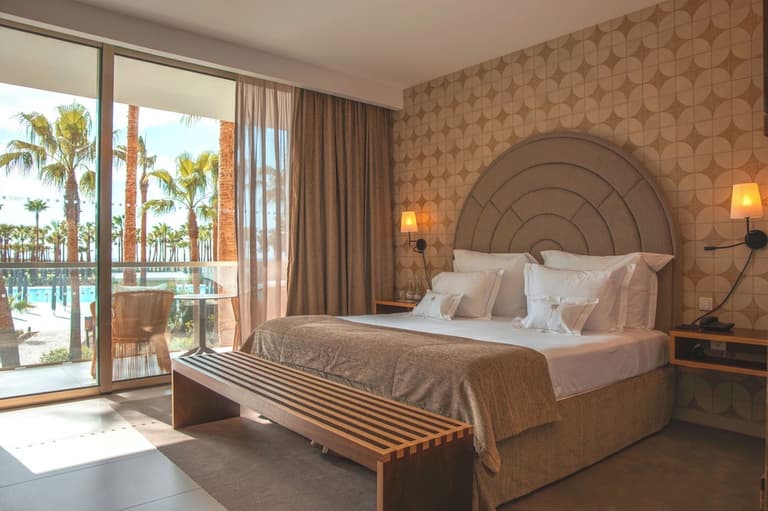 Wine & Books by the Sea, Algarve Resort