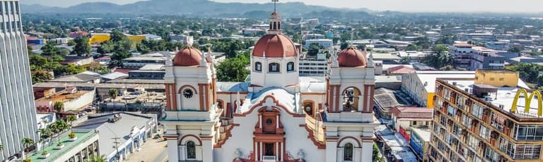 Imatge - Colonial cathedral in Honduras