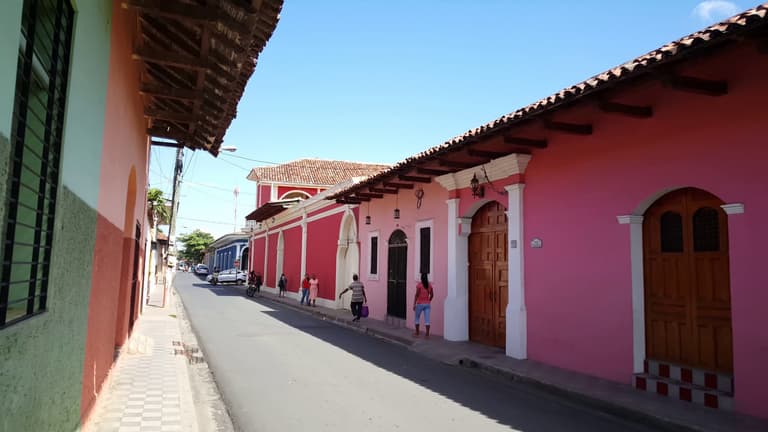 Kuva - Colorful street in Granada, Nicaragua