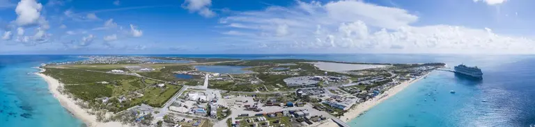 4 malam. Kepulauan Turks dan Caicos
