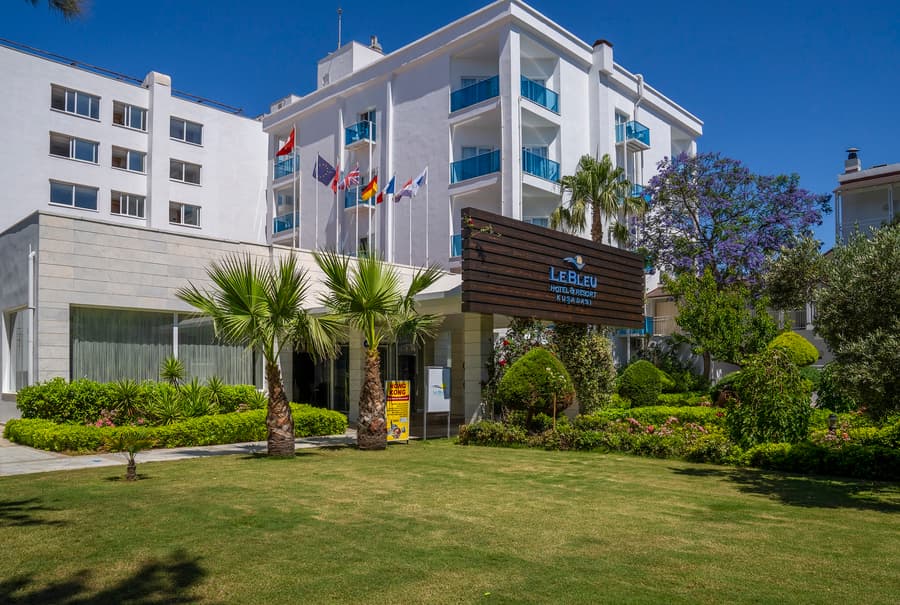 Le Bleu Hotel & Resort