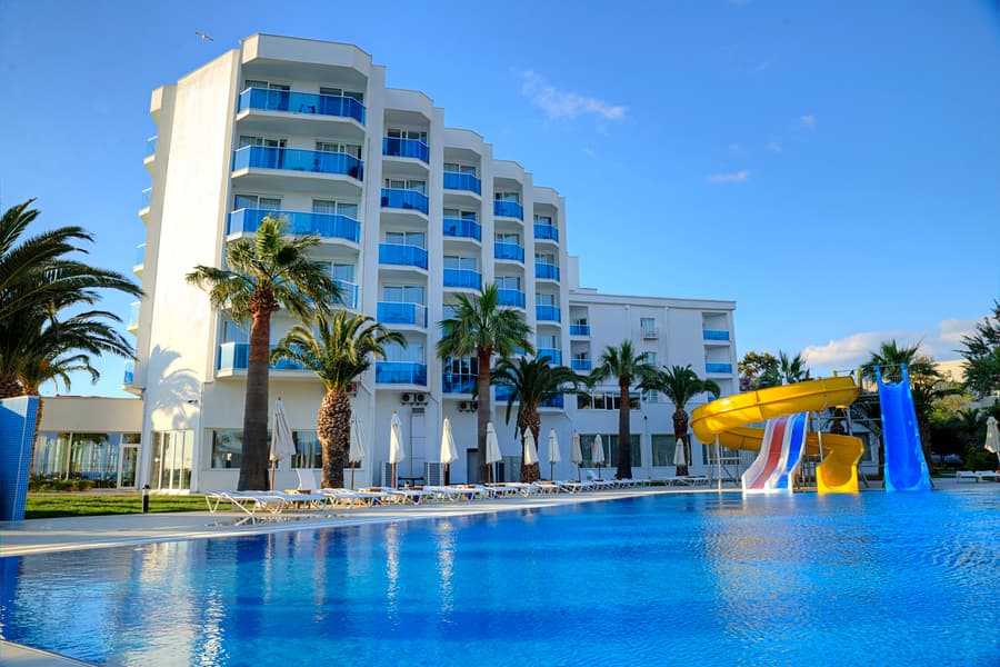 Le Bleu Hotel & Resort