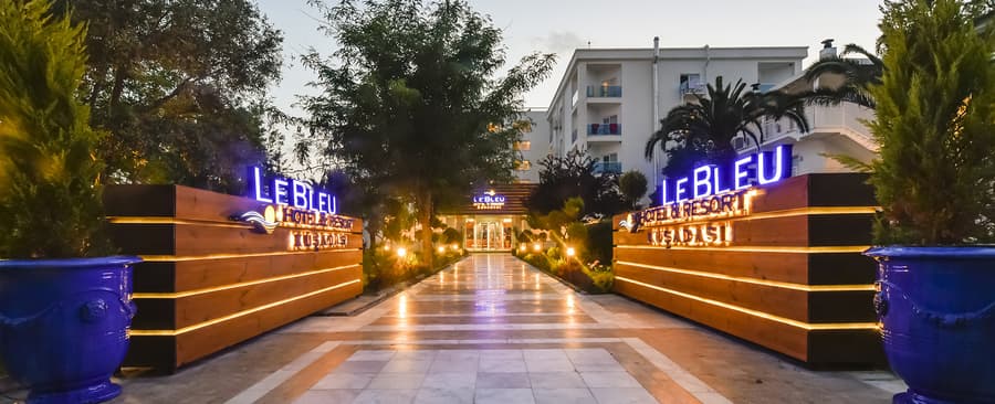 Le Bleu Hotel & Resort