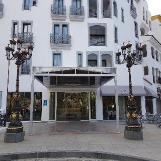 Park Plaza Suites