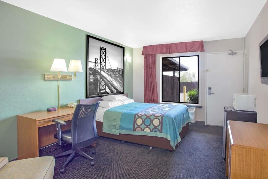 Super 8 By Wyndham Barstow