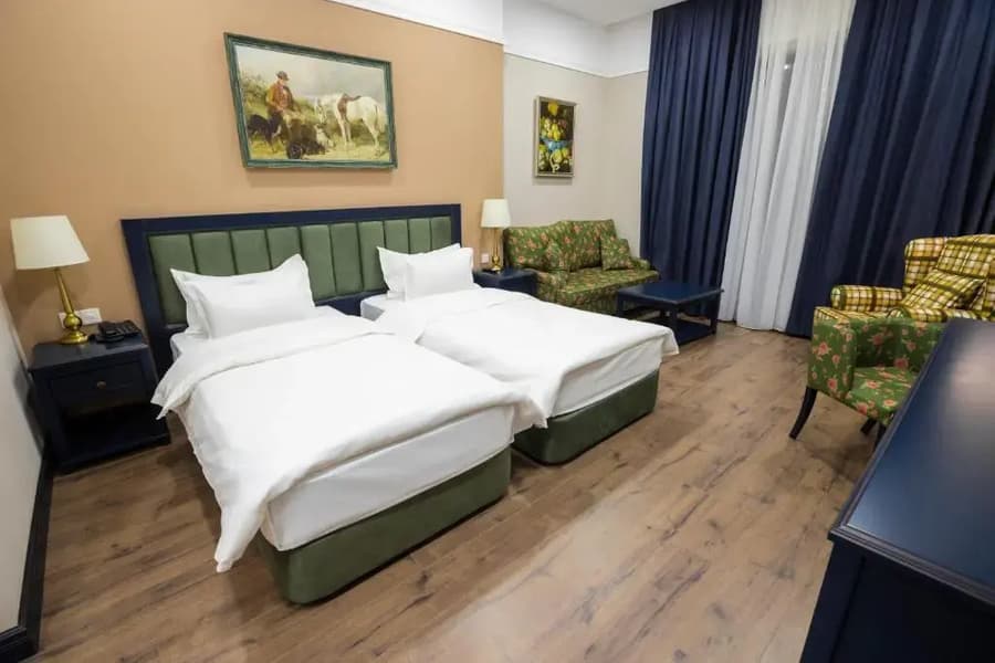Macara Lake Park Hotel