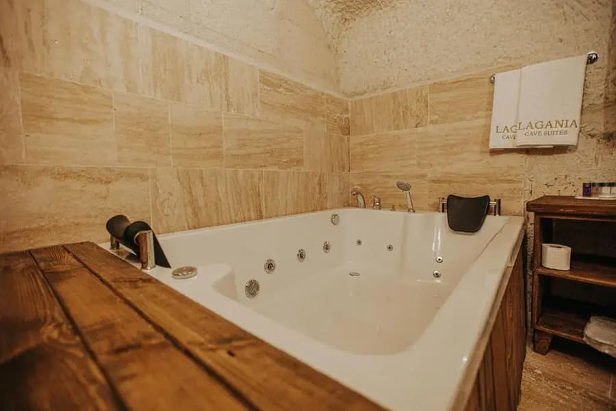 Lagania Cave Suites