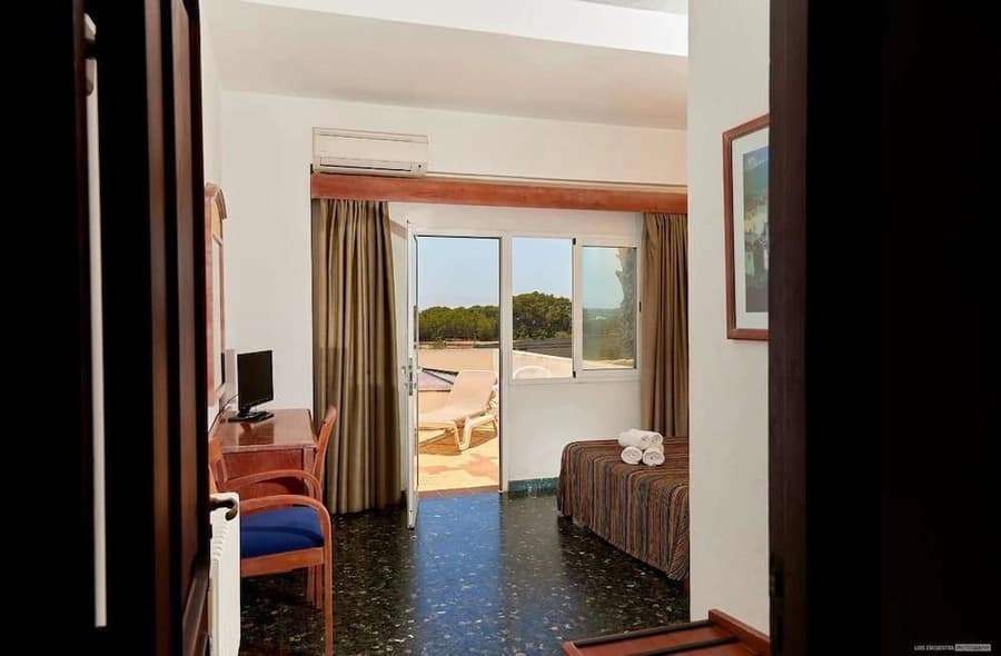 Hostal Illes Pitiüses