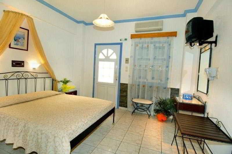 Deluxe Hotel Santorini