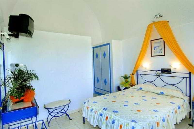 Deluxe Hotel Santorini
