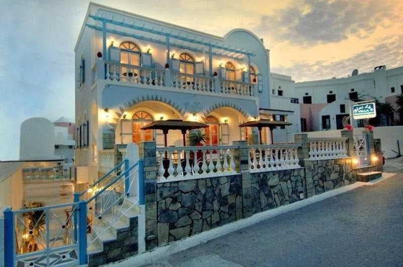 Deluxe Hotel Santorini