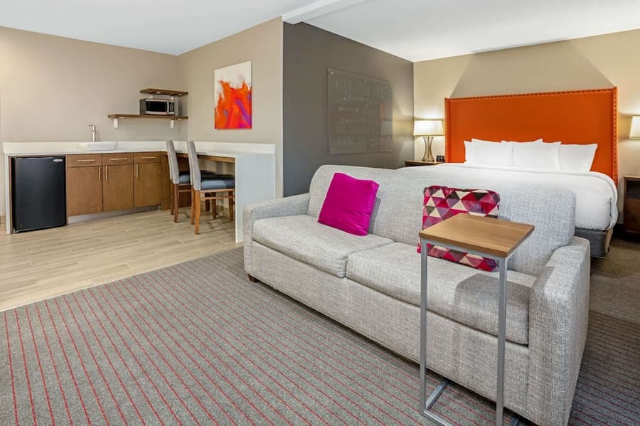 La Quinta Inn & Suites by Wyndham Seattle Federal Way