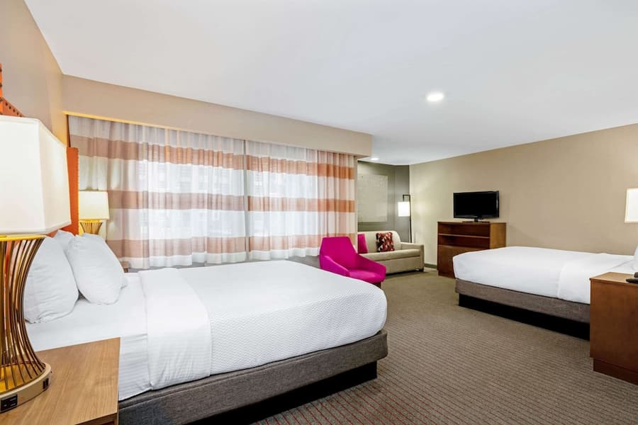 La Quinta Inn & Suites by Wyndham Seattle Federal Way