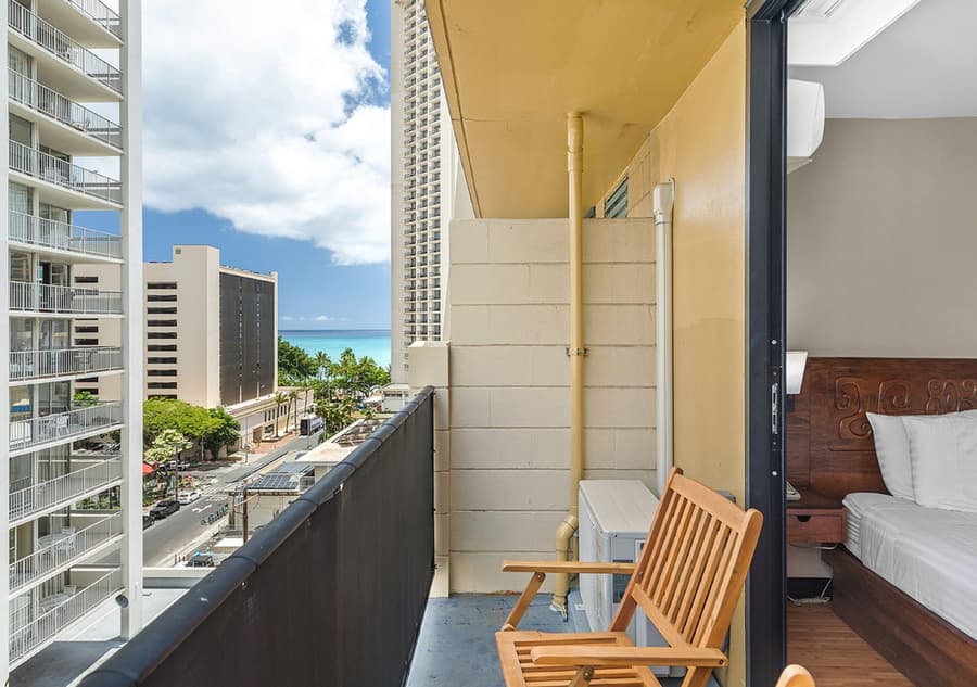 Castle Bamboo Waikīkī Hotel