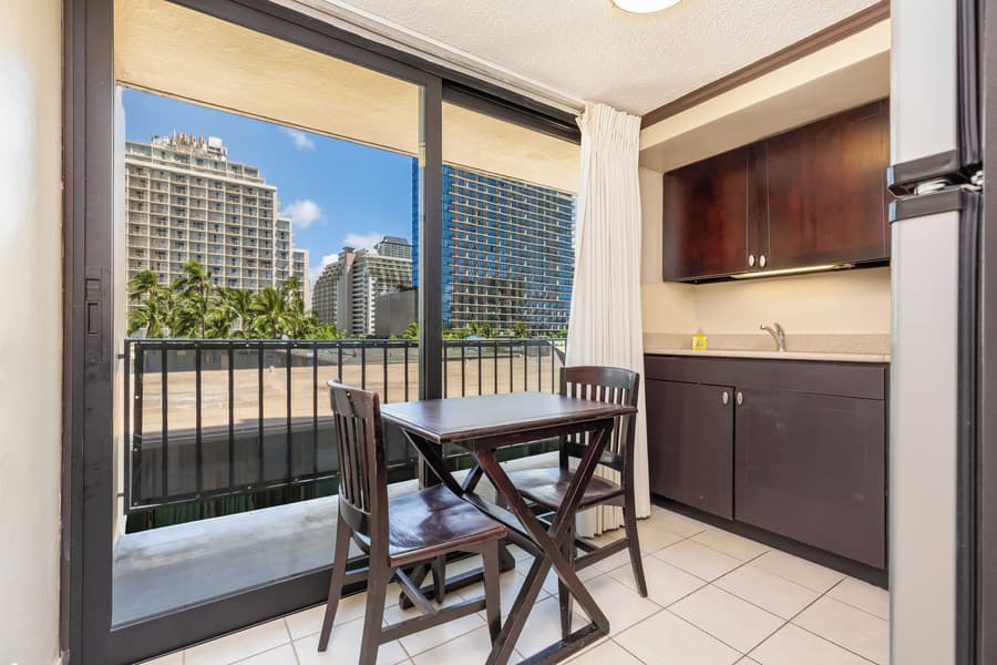 Castle Bamboo Waikīkī Hotel