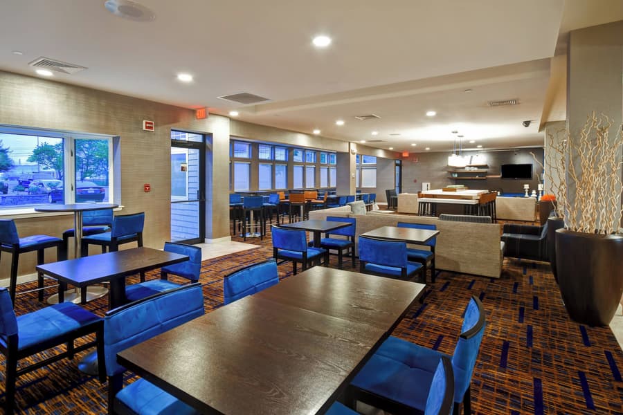 Courtyard By Marriott Cape Cod Hyannis
