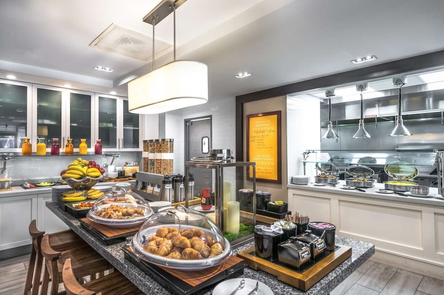 Hilton Garden Inn Reagan National Airport