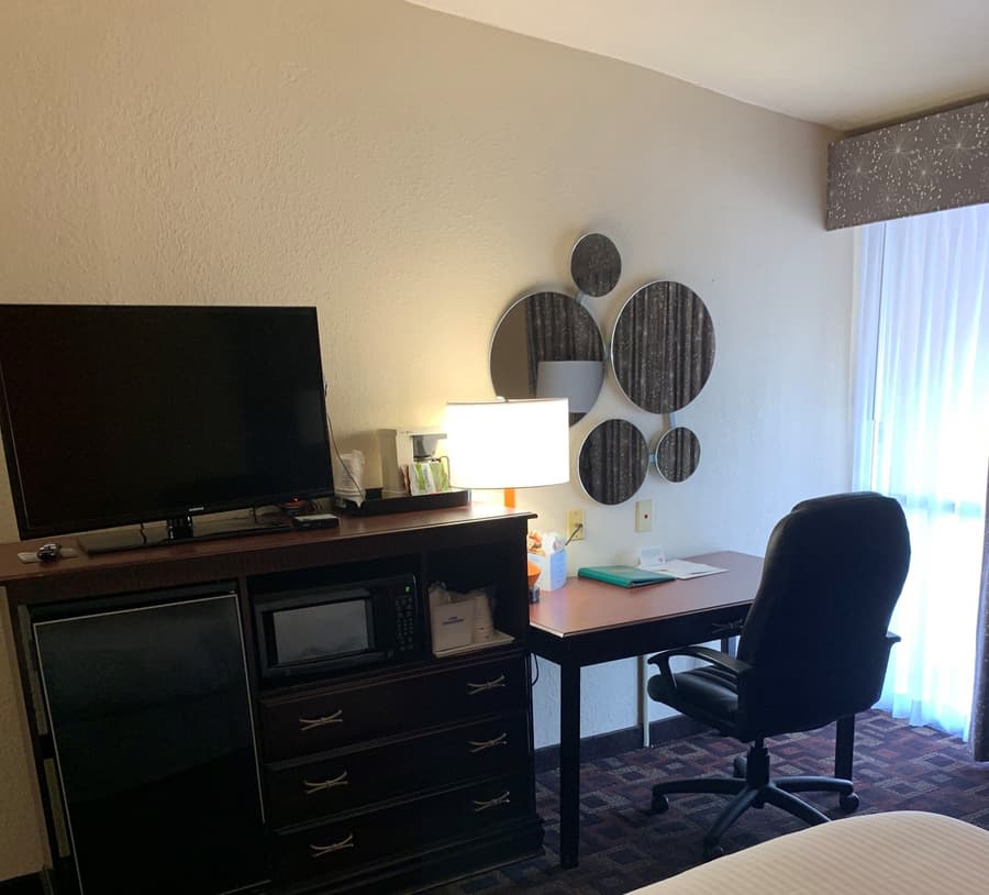 Howard Johnson by Wyndham Oklahoma City Airport/ Fairgrounds