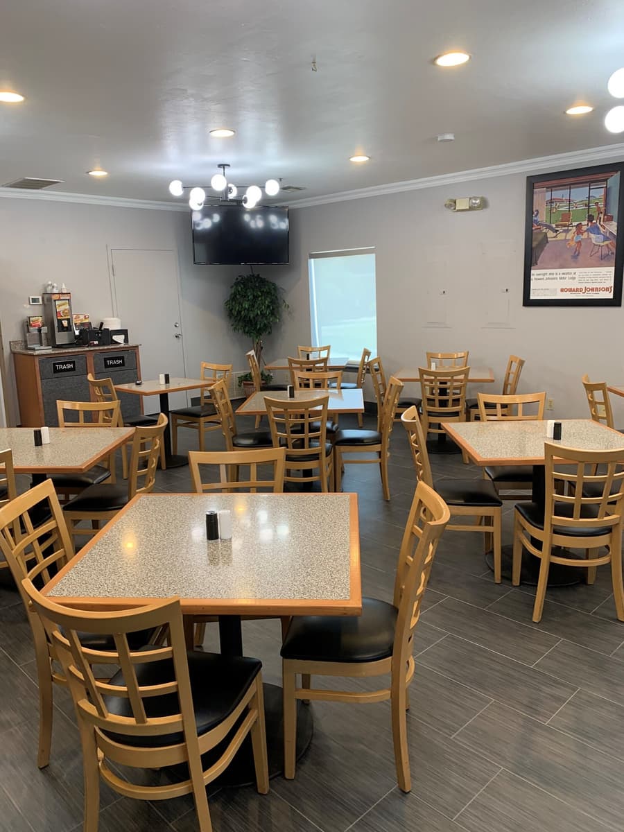 Howard Johnson by Wyndham Oklahoma City Airport/ Fairgrounds