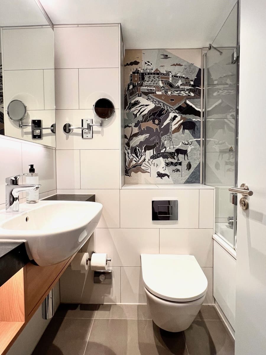Holiday Inn Edinburgh Zoo by IHG