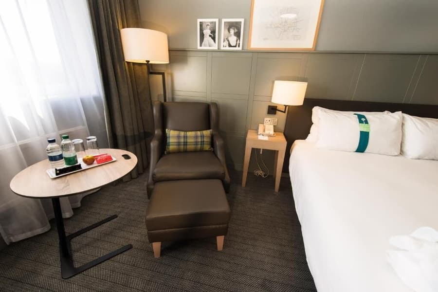 Holiday Inn Edinburgh Zoo by IHG