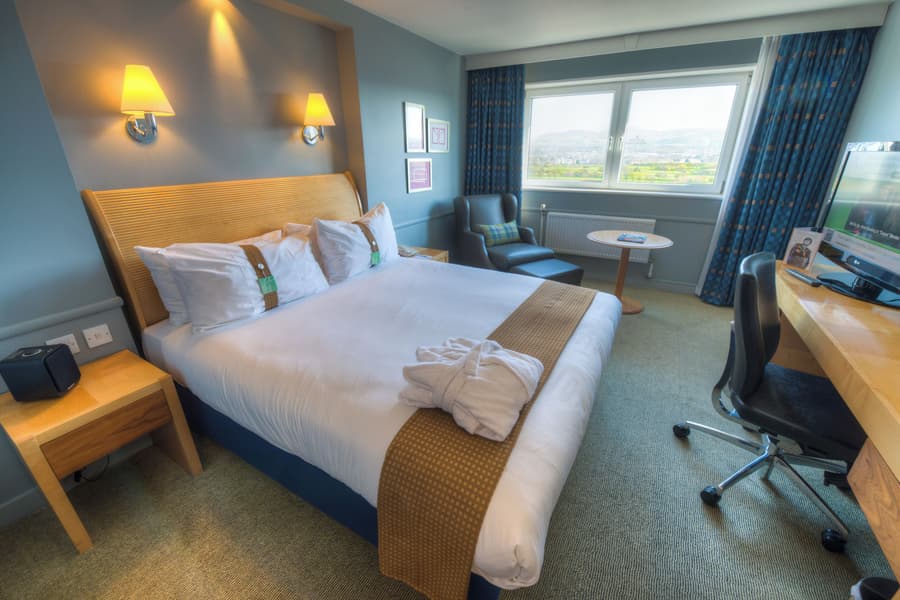 Holiday Inn Edinburgh Zoo by IHG