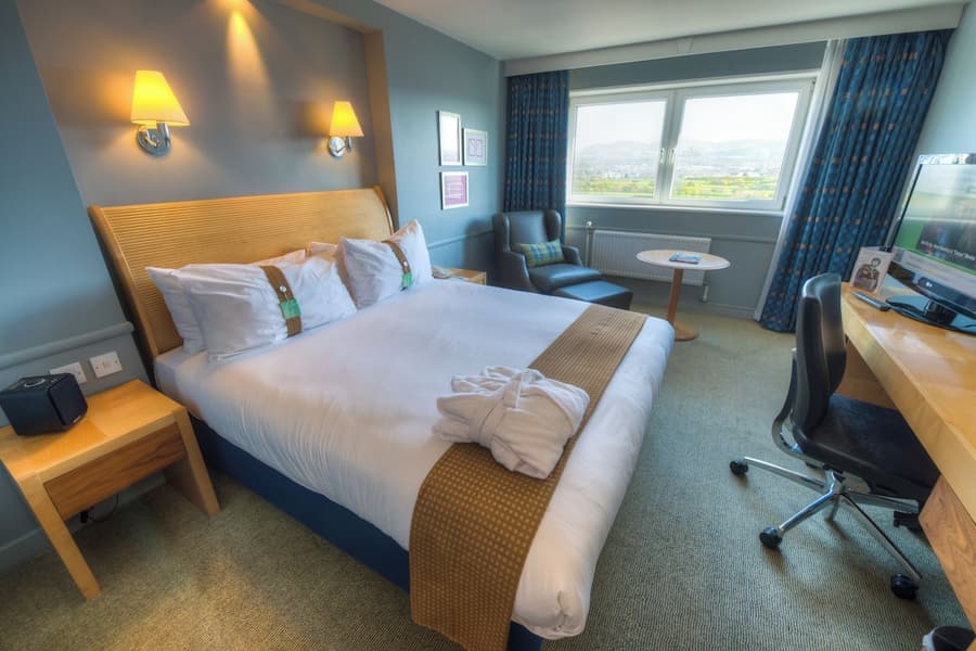 Holiday Inn Edinburgh Zoo by IHG