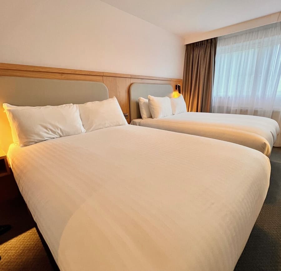 Holiday Inn Edinburgh Zoo by IHG