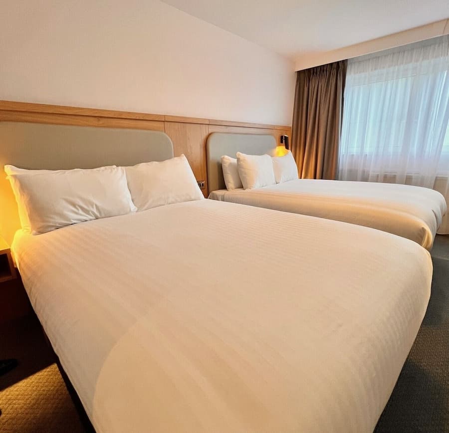 Holiday Inn Edinburgh Zoo by IHG