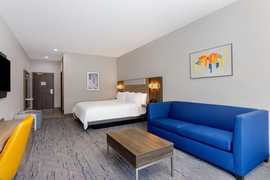 Holiday Inn Express & Suites Tampa Stadium – Airport Area by IHG