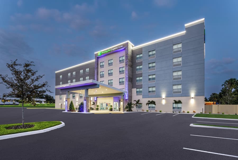 Holiday Inn Express & Suites Tampa Stadium – Airport Area by IHG