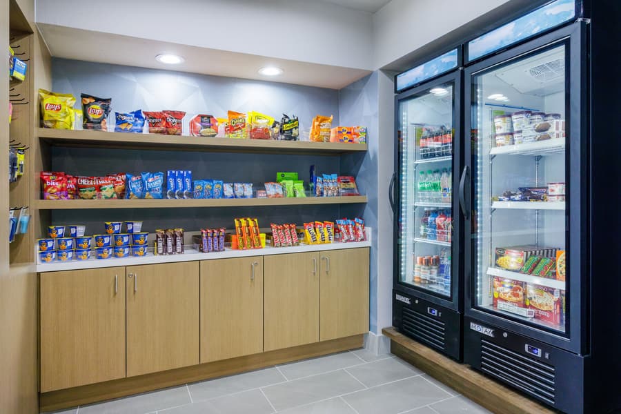 Holiday Inn Express & Suites Tampa Stadium – Airport Area by IHG