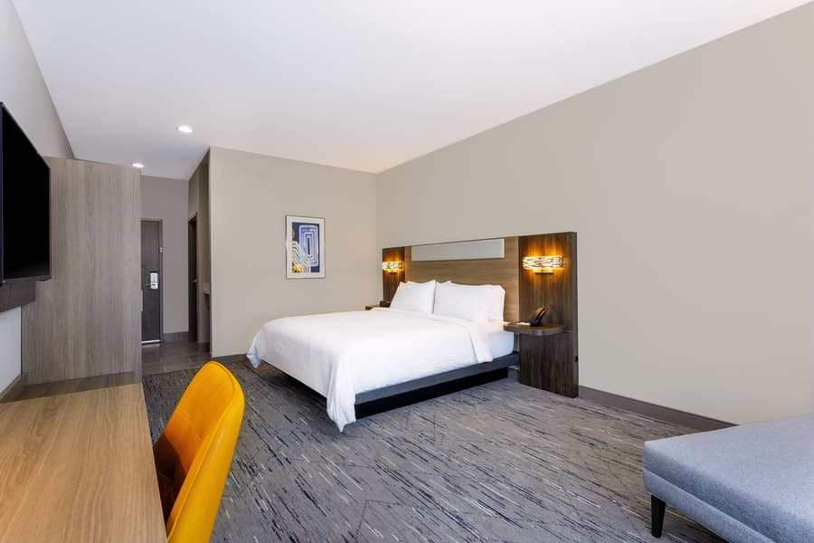 Holiday Inn Express & Suites Tampa Stadium – Airport Area by IHG
