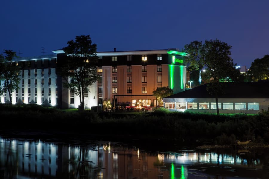Holiday Inn Milwaukee Riverfront by IHG