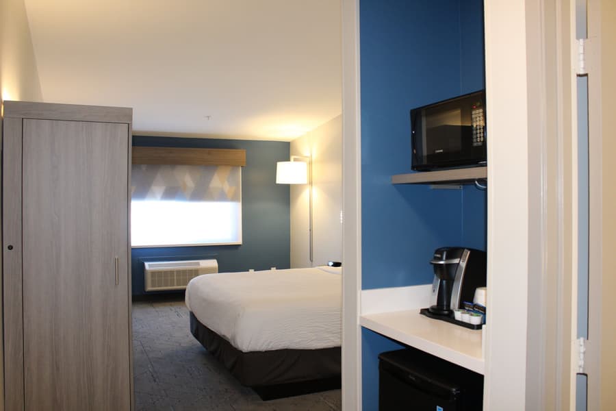 Holiday Inn Express Bakersfield by IHG