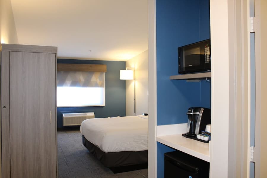 Holiday Inn Express Bakersfield by IHG
