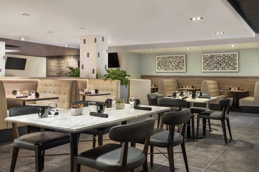 DoubleTree by Hilton San Francisco South Airport Blvd